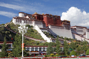 Potala Palace, Red and White Palace, in Lhasa,Tibet, Cina. It was formerly the winter palace of Dalai Lamas