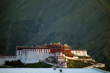 Potala Palace, Red and White Palace, in Lhasa,Tibet, Cina. It was formerly the winter palace of Dalai Lamas