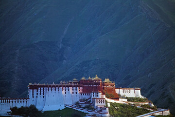 Potala Palace, Red and White Palace, in Lhasa,Tibet, Cina. It was formerly the winter palace of Dalai Lamas
