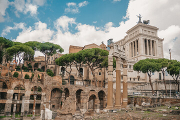 Naklejka premium Panoramic View Of The Roman Forum. Ancient ruins, stone columns, historic landmarks bathed in warm sunlight.