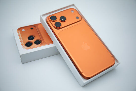 Phone Apple iPhone 17 Pro Max Orange unboxing isolated box