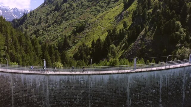 Drone barrage dans montagne