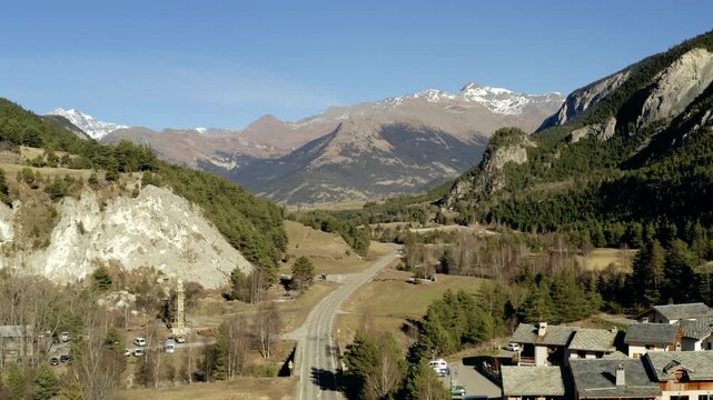 Drone Valll&eacute;e de montagne