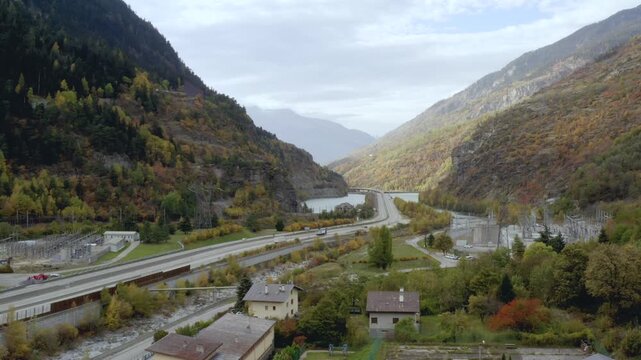 Drone vall&eacute;e en automne