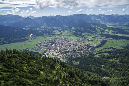 Aerial view, paragliding flight, view of Oberstdorf and the Allg&auml;u Alps, Oberallg&auml;u, Allg&auml;u, Bavaria, Germany