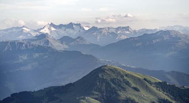 Evening atmosphere, view of Reichenspitze and Zillertal Alps, in front Hohe Salve, dramatic mountain landscape, view from Scheffauer, Tyrol, Austria