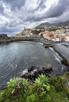 Harbour and houses, C&acirc;mara de Lobos, Madeira, Portugal