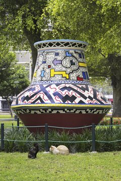 The Love Park, Colorful giant jar with Inca motives, Miraflores, Lima, Peru