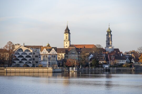 Lakeside promenade and steeples of the church M&uuml;nster Unserer Lieben Frau and St. Stephans Church, in the evening light, Lindau Island, Lake Constance, Bavaria, Germany