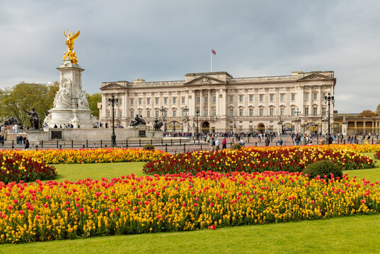 Constitution Hill Memorial Garden, Queen Victoria Memorial and Buckingham Palace