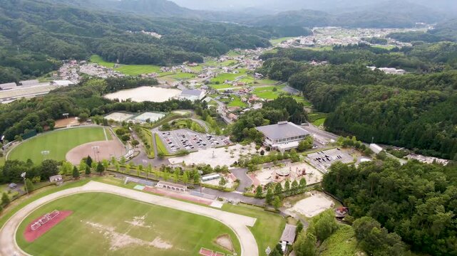 【4Kドローン映像】空から望むスポーツ公園 ― 緑と施設が調和する都市のアクティブ空間