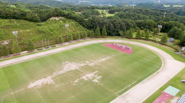 空から望むスポーツ公園 ― 緑と施設が調和する都市のアクティブ空間