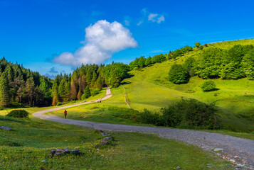 Caminante solitario en el PolPol, Urkiola
