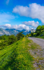 Caminos primaverales por el parque natural de Urkiola