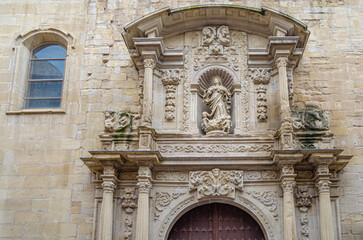Obraz premium Entrance detail of Santa Maria de la Redonda Co-Cathedral, Logrono, Spain