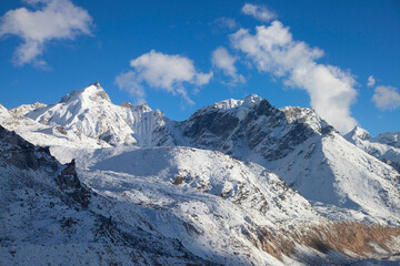 Obraz premium Beautiful mountain landscape on Everest Base Camp Trek. Himalayas, Sagarmatha National Park, Khumbu, Nepal, Asia.