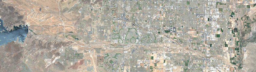 Obraz premium Satellite View of Phoenix Urban Expansion in Desert Environment 