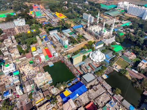 Devotees Gather at Maizbhandar Darbar Sharif for the Annual Urs Festival. Aerial View of Maizbhandar Darbar Sharif Shrine in Fatikchhari, Chattogram. 