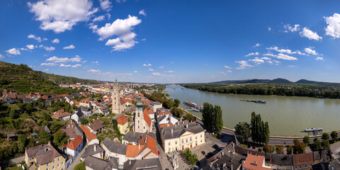 Obraz premium Ultra Wide Panorama of Krems an der Donau: High Resolution Aerial View of Historic Town and Danube River, Lower Austria
