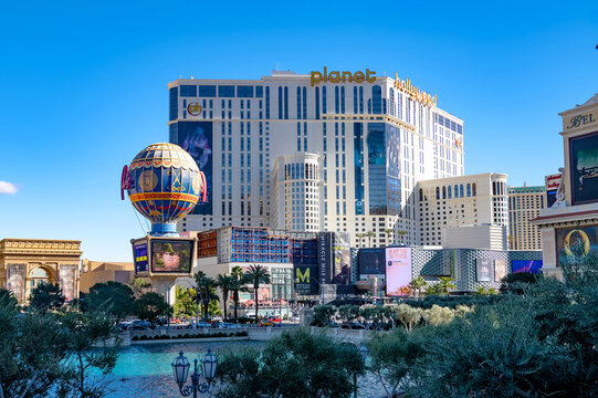 replica of a Montgolfier balloon heralds the Paris Las Vegas Hotel on the Las Vegas Strip