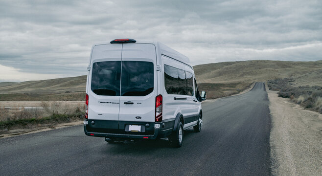 White Ford Transit XLT, 2026