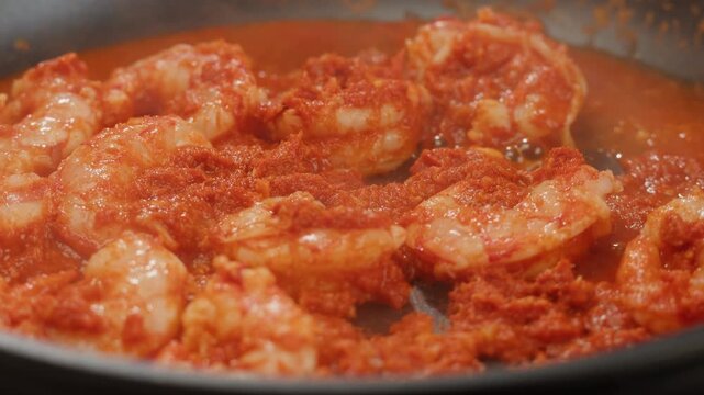 Tamarind red prawn curry cooking, shrimps in tomato ginger sauce, asian kitchen, Chinese restaurant.