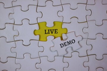 Obraz premium puzzle featuring a yellow central piece labeled LIVE surrounded by white pieces labeled DEMO, symbolizing launch, demonstration, and teamwork in presentations and product demos.