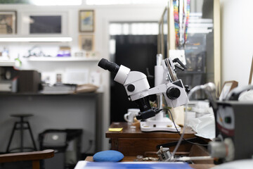 Optical equipment for precision work in a workshop