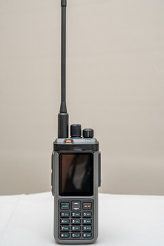 amateur radio walkie-talkie, triband VHF UHF HF, LF, SSB, AM, FM, GPS, APRS, CB radio, with simultaneous display of all 3 frequencies.