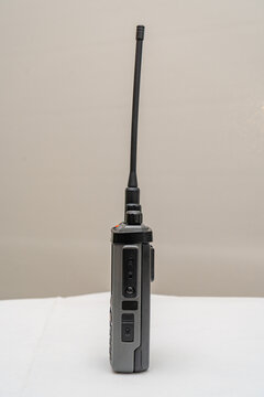 amateur radio walkie-talkie, triband VHF UHF HF, LF, SSB, AM, FM, GPS, APRS, CB radio, with simultaneous display of all 3 frequencies.
