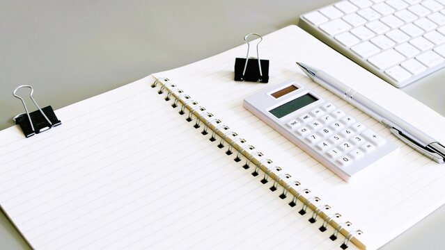 ビジネスイメージ　デスクワーク　オフィスワーク