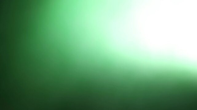 Una toma de cerca de un fondo abstracto de color verde con negro un degradado ligero desenfocado en movimiento