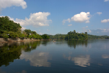 Obraz premium lake and clouds