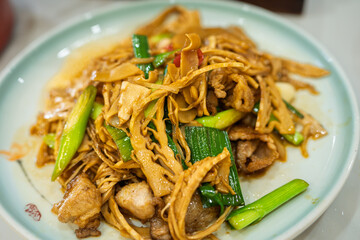 Stir-Fried Tofu Skin with Pork Slices and Green Scallions