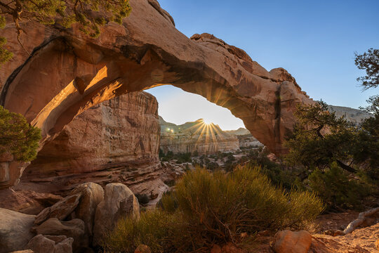 Capitol reef national park hickman bridge arch travel hiking scenic 