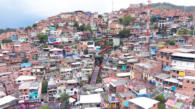 ESCALERAS ELECTRICAS COMUNA 13 MEDELLIN COLOMBIA