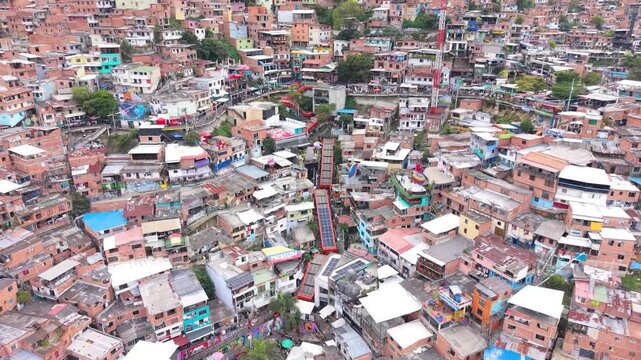ESCALERAS ELECTRICAS COMUNA 13 MEDELLIN COLOMBIA