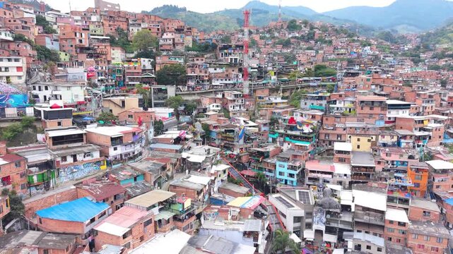 ESCALERAS ELECTRICAS COMUNA 13 MEDELLIN COLOMBIA