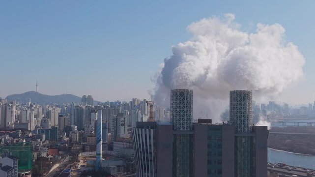 Seoul&rsquo;s scenery with a power plant in view. 서울 도시의 발전소 풍경.