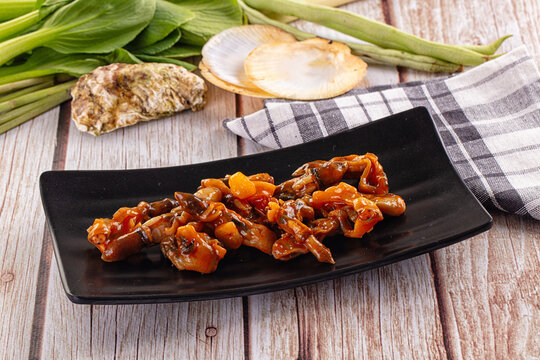 Razor shell mollusk with sauce