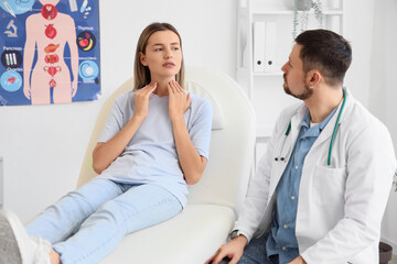 Obraz premium Young woman visiting endocrinologist in clinic