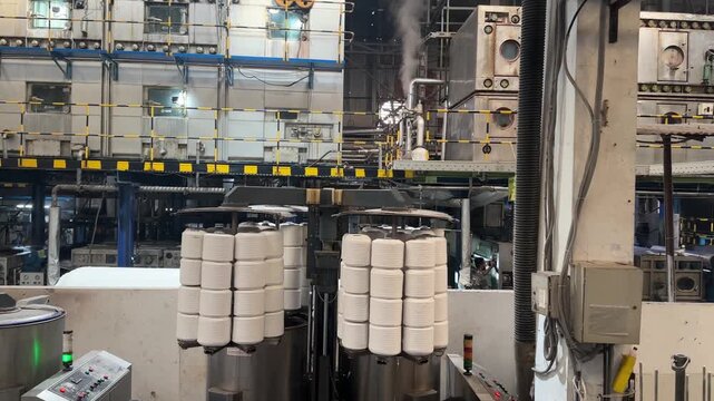Off-White color Cotton Yarn Dyeing Process in Textile Factory 