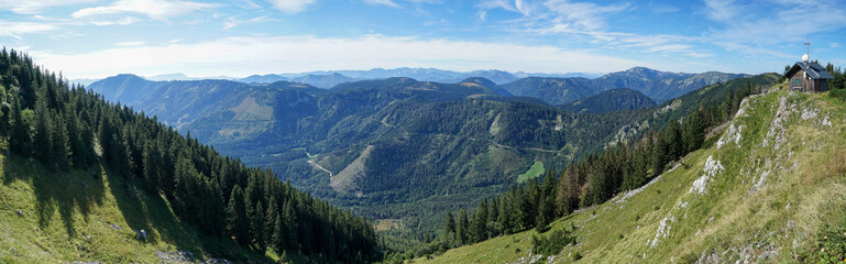 Obraz premium A Moment of Pure Nature: Panoramic Views and Silent Trails on Ötscher Mountain