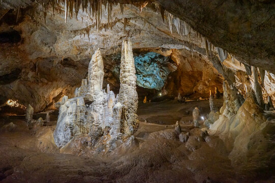 Explore Lipa Cave Montenegro &ndash; Extensive Cave Halls and Geological Formations