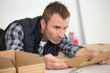 Fototapeta premium portrait of a handsome man working with card boxes