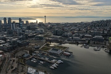 Obraz premium Aerial view of Seattle skyline with Space Needle and MOHAI museum on waterfront at sunset, Washington State, USA. g