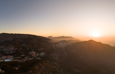 Naklejka premium Sunrise over the majestic mountains of Lushan Mountain, Jiangxi China