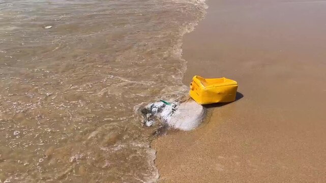 Plages du Senegal pollu&eacute;es &agrave; Mbour