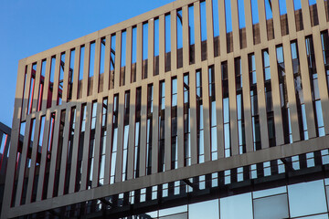 Obraz premium Modern Pavilion Architecture with Vertical Lines and Glass Design