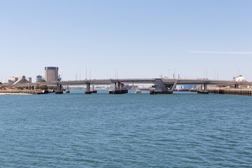 Obraz premium Derrick Bridge an opening single-leaf bascule road bridge over the Port River, South Australia